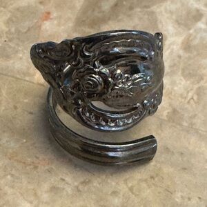 2 for 25  VINTAGE ONEIDA COMMUNITY TUDOR PLATE SPOON RING